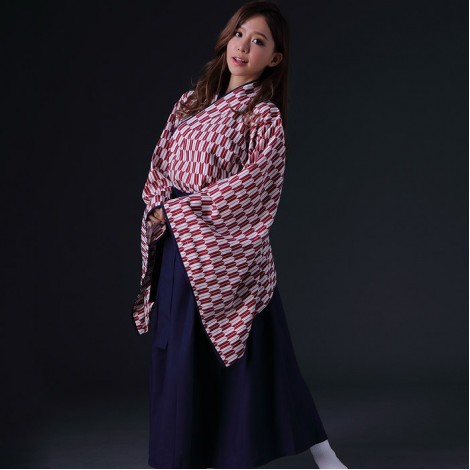 矢絣柄トップスと袴風スカートの大正ロマンスタイル