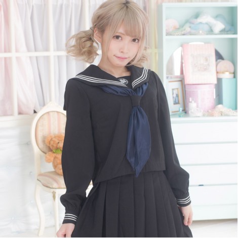 青スカーフつき胸当て刺繍入り黒セーラー服